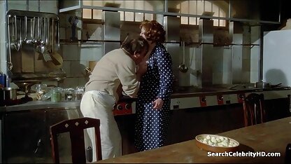 Trẻ brunette Abella sec người và thu nguy hiểm chị với bạn trai và mẹ kế Nikki Benz