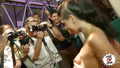 Strap-on babe trừng phạt cô phjm sec thu ấy chó cái