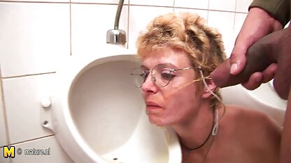 Đầu tiên, Latina sec thu cho du nguoi giật mạnh âm hộ của cô ấy, và sau đó thay thế cái mông tươi tốt của cô ấy dưới dương vật