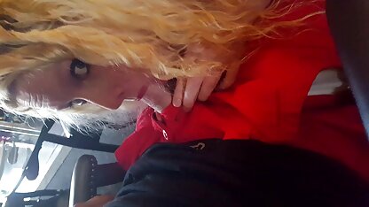 Người hưu trí đã bắt cô gái tóc nâu cho chiến lợi phẩm cuối phim sec cho du nguoi cùng