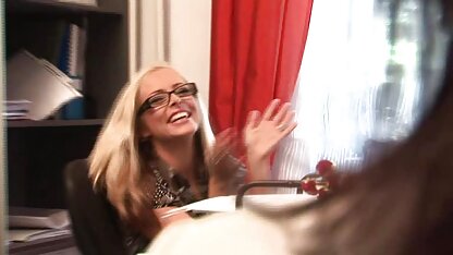 Chất thun đẹp mông lung lay động trước mũi phái sec thú chó chịch người mạnh. Vội cởi quần lót ra và vào cái mông ngon lành này