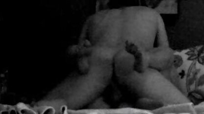 Hai trẻ redhead đồng tính phim sec ngua nữ chơi và quái với một dầy strapon