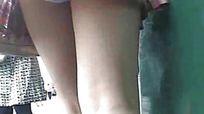 Natasha say mê bú dương vật giả phim sec nguoi dit ngua béo dưới ánh nhìn nhạy cảm của chồng, người đang quay phim cô