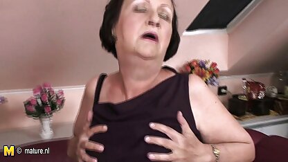 Hai dâm đãng gà con vuốt ve âm đạo với fim sec nguoi va thu một máy rung