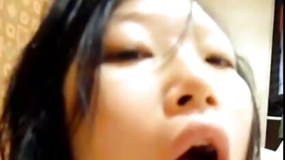 Busty chó cái fucks với một hưu trí phin sec nguoi va thu