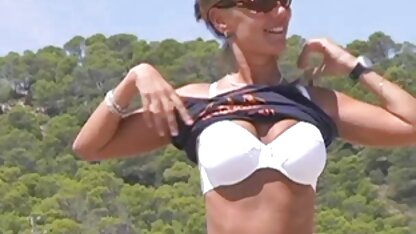 Một cảnh với một cô gái xinh đẹp khiêu dâm hấp dẫn được biết đến dưới cái tên lớn Ashlynn Brooke, nơi con quái vật tóc vàng này quyến rũ một cô phin sec thu bé hạt tiêu vô độ bằng bộ dạng ngon ngọt của mình, vẽ nguệch ngoạc cho anh ta một cú thổi điên cuồng và ngồi trên con cặc mập mạp của anh ta, nhảy điên cuồng trong ngây ngất