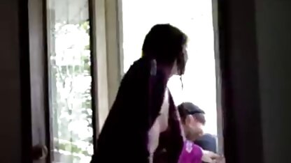 Một cô gái da đen gợi cảm, ngon ngọt, bị quyến rũ bởi sự quấy rối dai dẳng của một người lạ quyết đoán, cho phép anh chàng liếm giữa hai chân của cô ấy bắt đầu, và sau đó, bị kích thích, đẩy anh ta vào tất cả các vết nứt của phim sec nguoi cô ấy