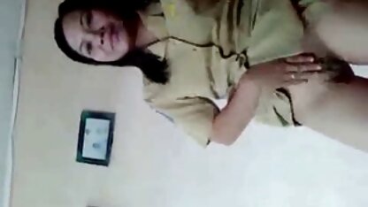 Tóc vàng chị mình với một dildo sec thu du nguoi và được một tinh ranh trong các lỗ hậu môn