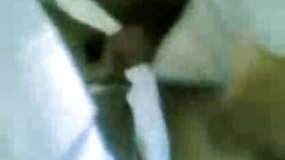 Anh chàng đổ quả trứng của cô gái tóc vàng vào miệng và bắt đầu dùng cặc phim sec ngua dit nguoi của mình để đánh ông trùm