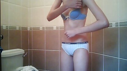 Busty brunette trường xem sec thu đại học giáo viên hút hai dicks của cô ấy sinh viên cha mẹ tại công việc