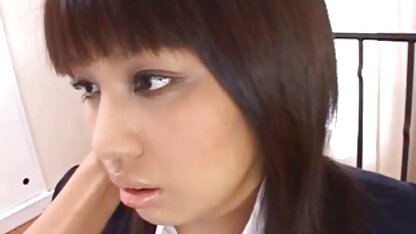 Ông chủ sec thu cuc hay đến văn phòng và xoa dịu hai khách hàng của cô ấy