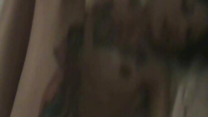 Nghịch ngợm đồng tính nữ vuốt sec thu cho ve âm đạo lưỡi và quái của họ dildos