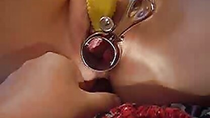 Anh chàng fucks của anh ấy vợ với một khổng phim sec nguoi va thu vat lồ dildo trong hậu môn