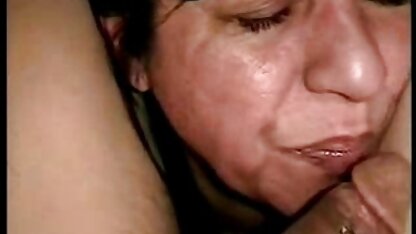 Đầu tiên qhim sec thu là một máy rung, và sau đó là một con cặc trong đít cô gái tóc vàng