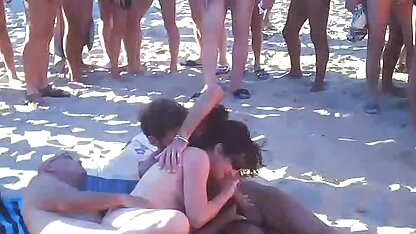 Một trẻ tóc vàng hút một dương sec thu cho du nguoi vật và thay thế cô ấy đàn hồi đít