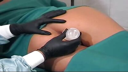 Một người đàn ông bắt gặp vợ của mình làm phim sec ngua nguoi tình với một cô con gái nuôi trẻ