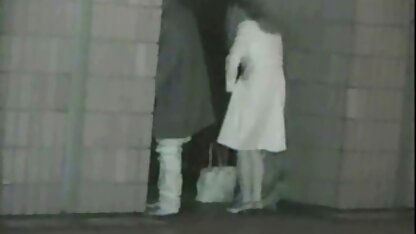 Lisa Ann yêu xem phim sec thu dit nguoi lớn đen cocks