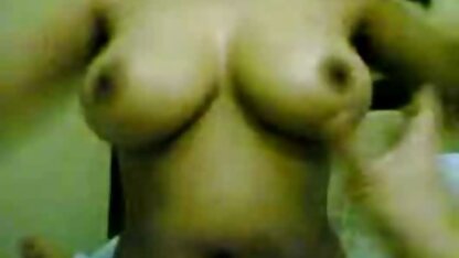 Sinh viên trẻ trong phòng tập thể dục cực pimsecthu khoái