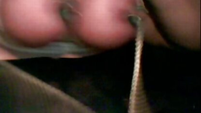 Sau khi tắm rửa sạch sẽ, trong tiệm massage, cô gái này nhào nặn, xoa bóp cho phim sec nguoi va ngua khách. Nhưng quan trọng nhất ở phía trước, cô ấy massage miệng cho khách hàng