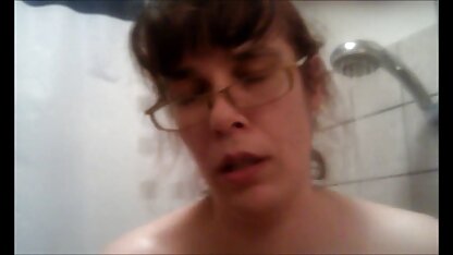 Punk xé đỏ leggings trên một chó cái và fucked trong hậu môn sec nguoi va ngua