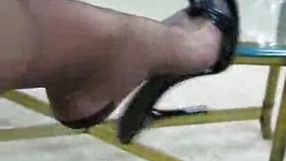 Nóng chết sem sec thu tiệt hai con chim bồ câu yêu thương với nhau. Khi họ gặp nhau trong phòng tắm, họ bắt đầu chạm vào mông của nhau, và sau đó quan hệ tình dục qua đường hậu môn nóng bỏng với những nụ hôn bắt đầu