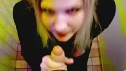 Người hâm mộ võ thuật và hai con gà trống cùng một lúc sec nguoi voi thu