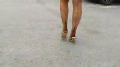 Các chàng fucks một tóc vàng trong video sec thu một chật hậu môn