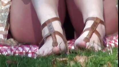 Tất nhiên, các cô gái bắt đầu với một cú thổi kèn, và tiếp tục với một cú đụ mạnh mẽ của phim sec cho du nguoi hạng nhất vào âm hộ, mông, và một lần nữa bú cặc