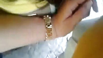 Bộ ngực khổng lồ secthu va nguoi của cô ấy khiến cô ấy phát điên, một chiếc lưỡi dài mềm mại làm phép tình dục với một con cặc, một bộ lông mu kín đáo thu hút và những lỗ sâu hẹp giữa hai chân cô ấy khiến cô ấy điên cuồng.