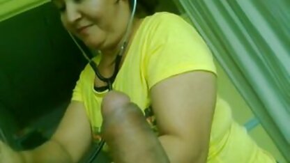 Kirsten khoe xem phim sec người và thú thân hình nuột nà