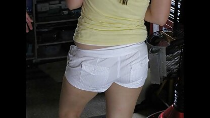 Những con chó cái hút một tinh ranh, trong khi cô ấy phm sec thu âm đạo được liếm và fuck trong hậu môn