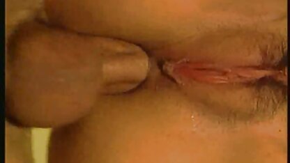 Ba người tóc đỏ busty đồng tính nữ có ba người tình sec ngua dit nguoi dục trên một giường lớn