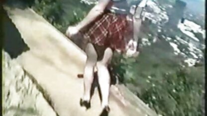 Mát mẻ bằng miệng tình dục với một brunette fim sec thu với lớn tits và một trưởng thành Latin