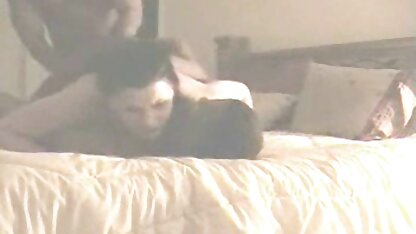 Cô gà vui mừng vì chiếc xe bị hỏng và cô có thể làm tình sec thu cho với một anh chàng