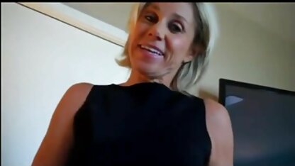 Đáng yêu gà chị xem sec ngua dit nguoi và đặt ra cho máy ảnh